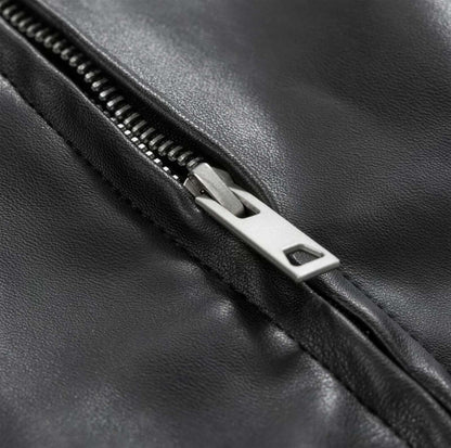 Oversized leather bomber jacket, detail of the front zip